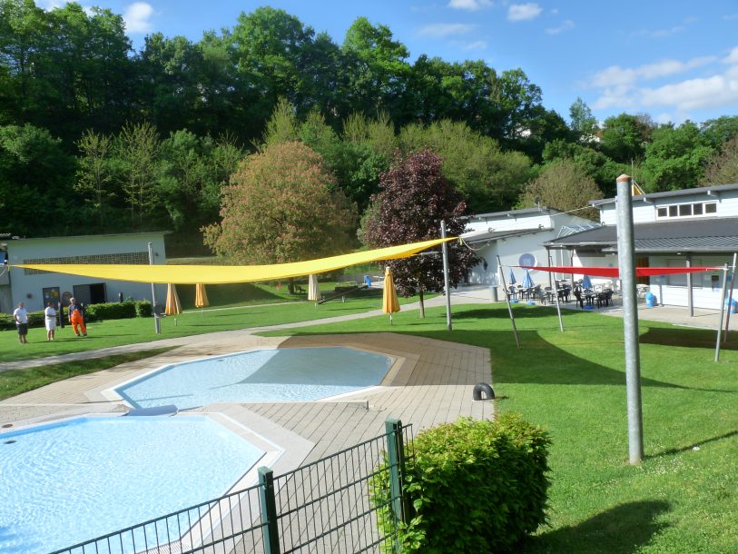 Neues Sonnensegel für Freibad